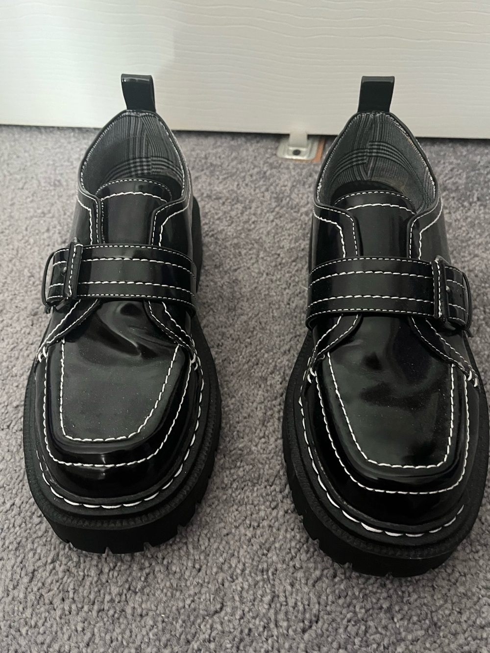 Circus by Sam Edelman Black Patent Platform Loafers with White Stitching - Picture 2 of 5